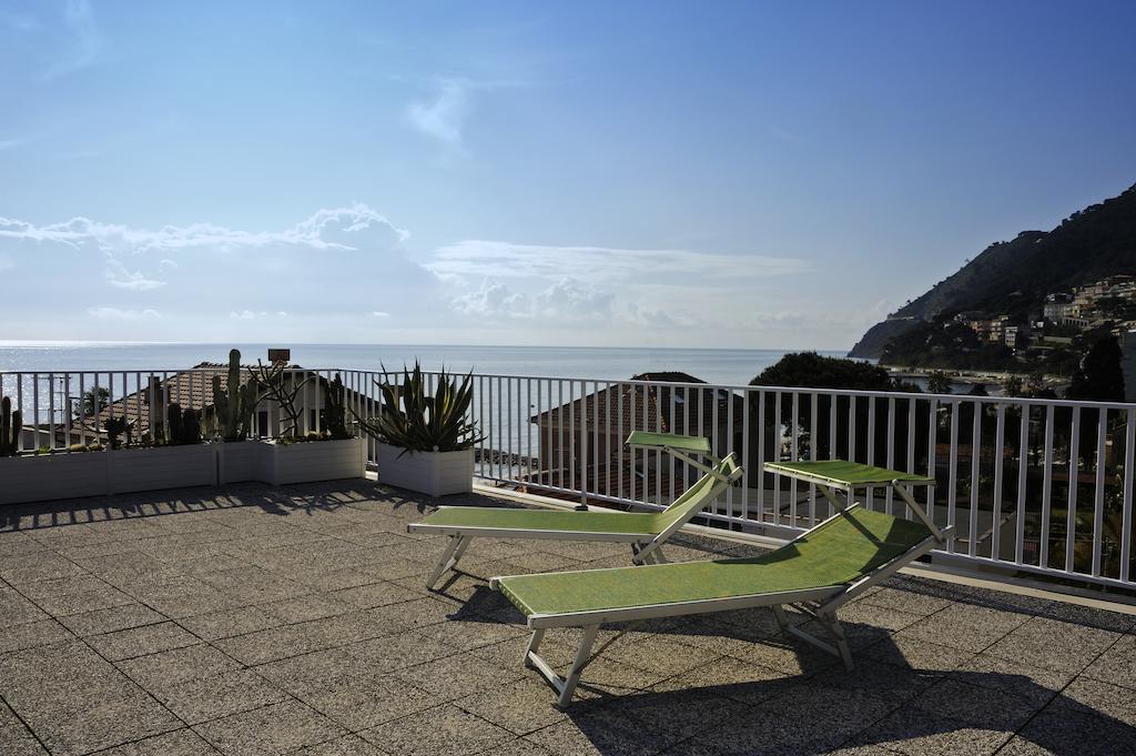 Hotel Garden Laigueglia Bagian luar foto