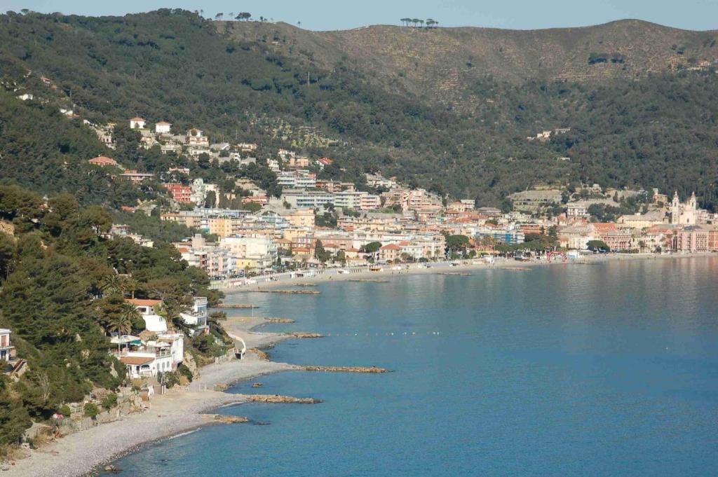 Hotel Garden Laigueglia Bagian luar foto